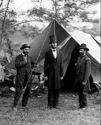 An Actual Pic of Abe Lincoln On The Battlefield