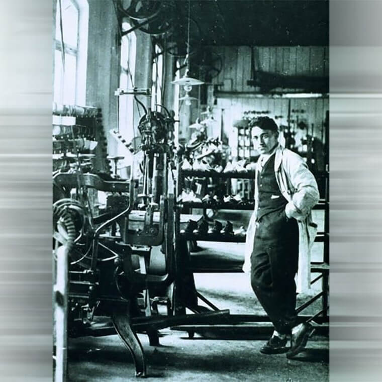 Adidas - 1924